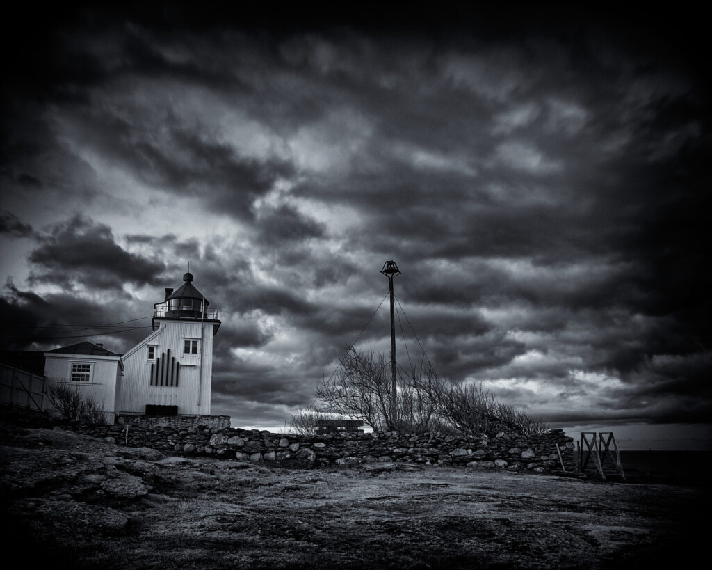Tungenes lighthouse in black and white.